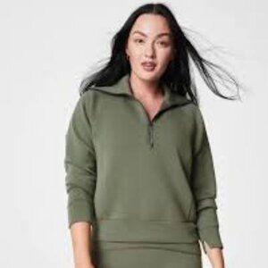 *NWOT* Spanx Air Essentials Half Zip - Size M